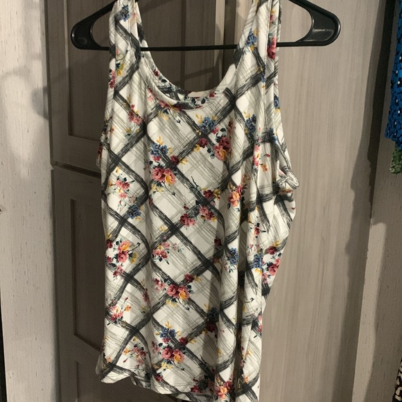 Time And Tru Small Cris Cross Floral Tank - Picture 7 of 7